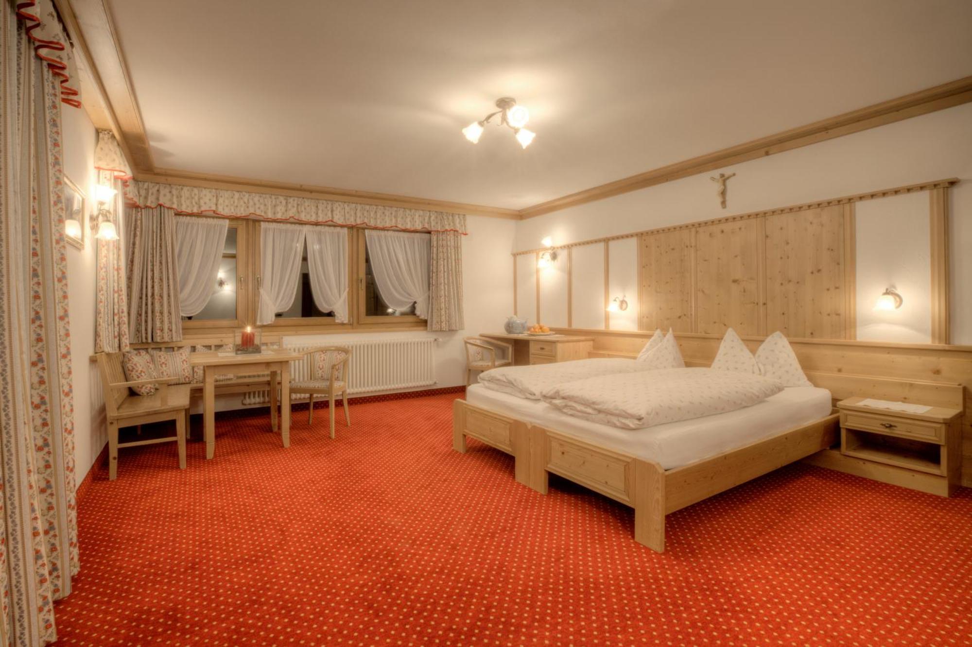 Hotel Ciasa Ai Pini San Cassiano  Dış mekan fotoğraf