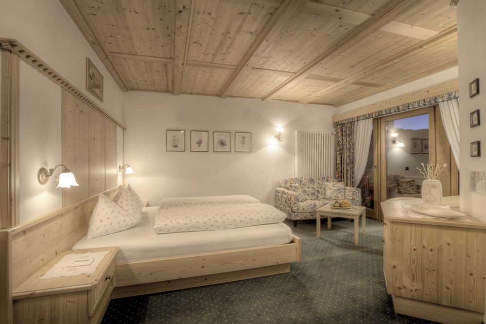 Hotel Ciasa Ai Pini San Cassiano  Dış mekan fotoğraf