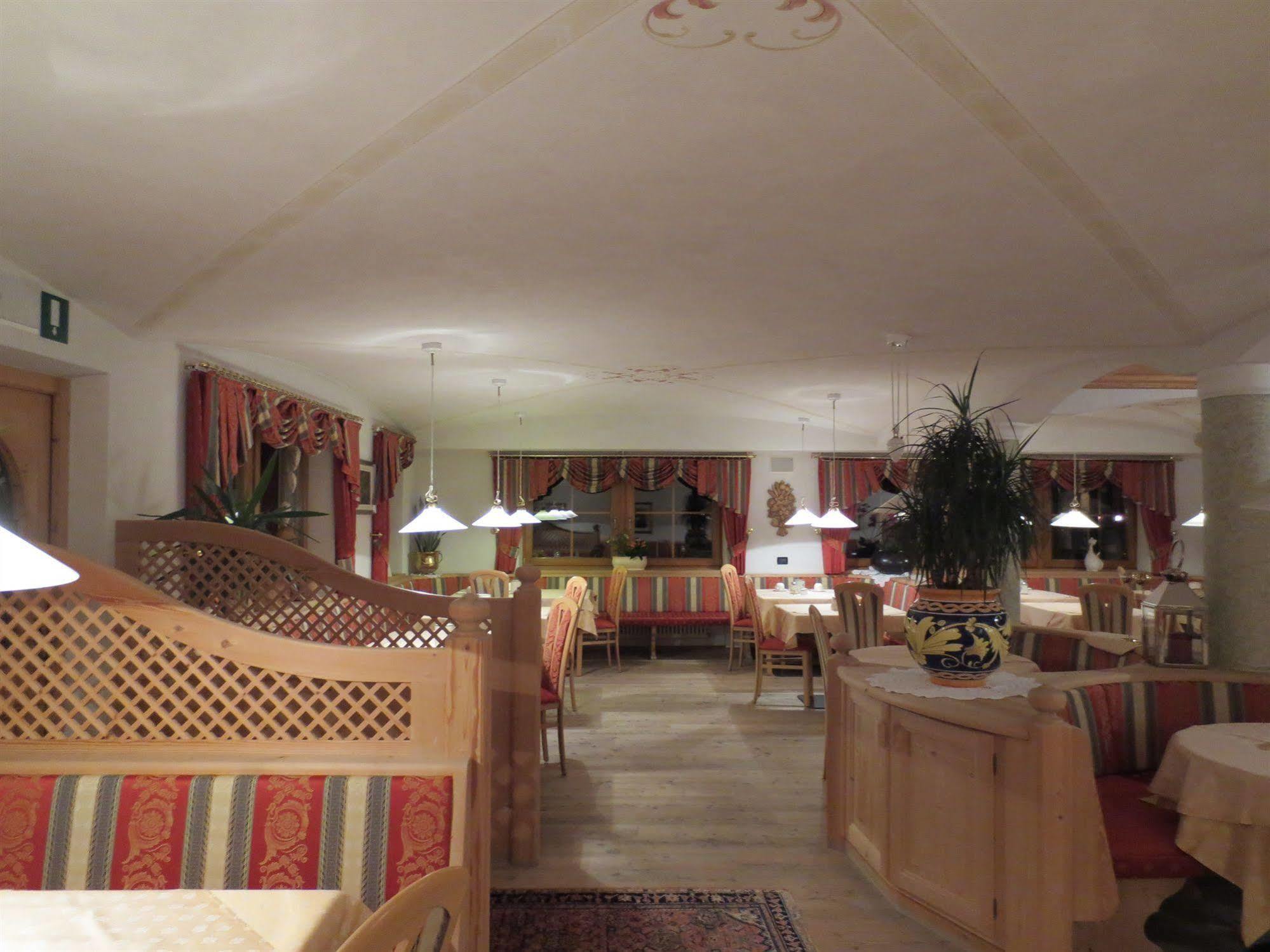 Hotel Ciasa Ai Pini San Cassiano  Dış mekan fotoğraf